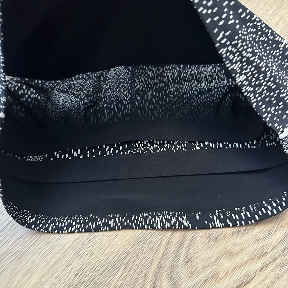 Fabletics Black and White Patterned Sports Bra - Picture 4 of 4